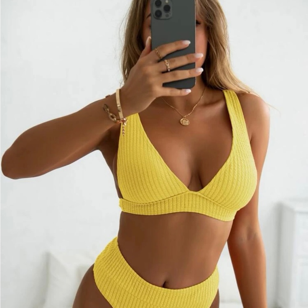 Ribbed knit high waisted bikini yellow 💛💛